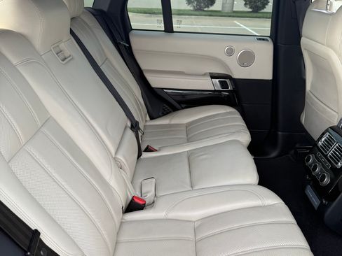 Used 2017 Land Rover Range Rover HSE image 28