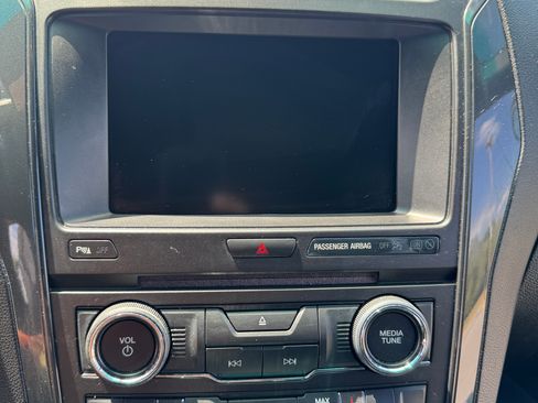 Used 2016 Ford Explorer XLT w/ Equipment Group 202A image 16