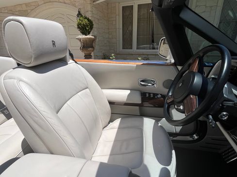 Used 2014 Rolls-Royce Phantom Drophead Coupe RWD image 31