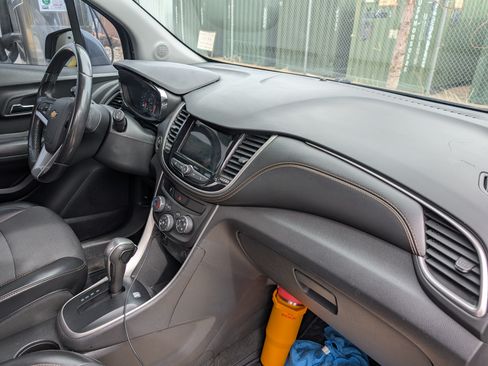 Used 2019 Chevrolet Trax LT w/ LT Convenience Package image 9