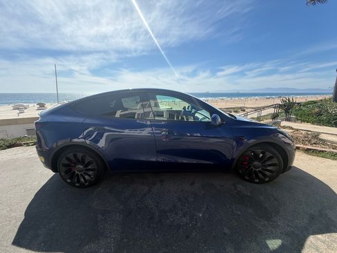 Used 2022 Tesla Model Y Performance AWD/4WD image 1