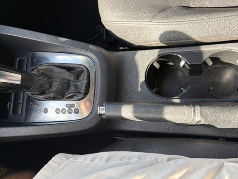 Used 2011 Volkswagen Jetta SE FWD image 17