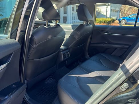 Used 2020 Toyota Camry XLE image 11