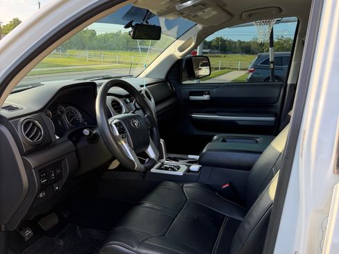 Used 2017 Toyota Tundra SR5 w/ SR5 Upgrade Package image 11