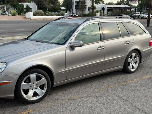 Used 2004 Mercedes-Benz E 320 4MATIC Wagon image 9