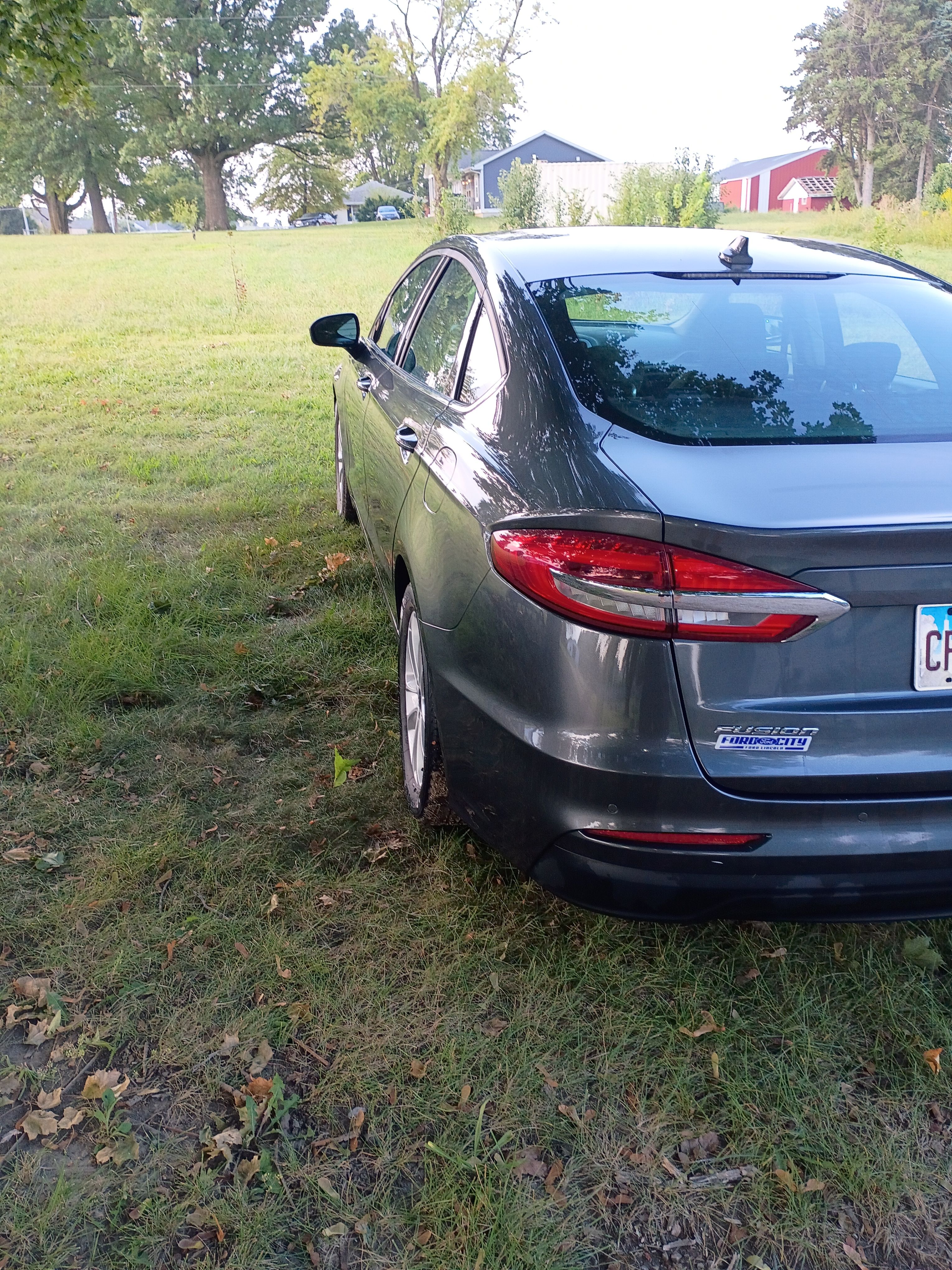 Used 2020 Ford Fusion SE FWD image 9