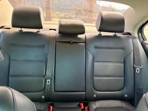 Used 2017 Volkswagen Jetta SE image 16