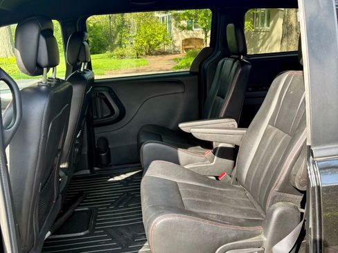 Used 2016 Dodge Grand Caravan R/T FWD image 19