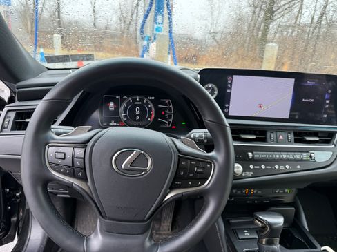 Used 2022 Lexus ES 350 w/ Premium Package image 11