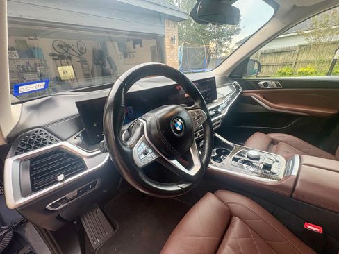 Used 2023 BMW X7 xDrive40i w/ Premium Package AWD/4WD image 11