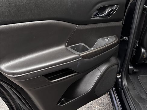 Used 2018 GMC Acadia SLT image 19