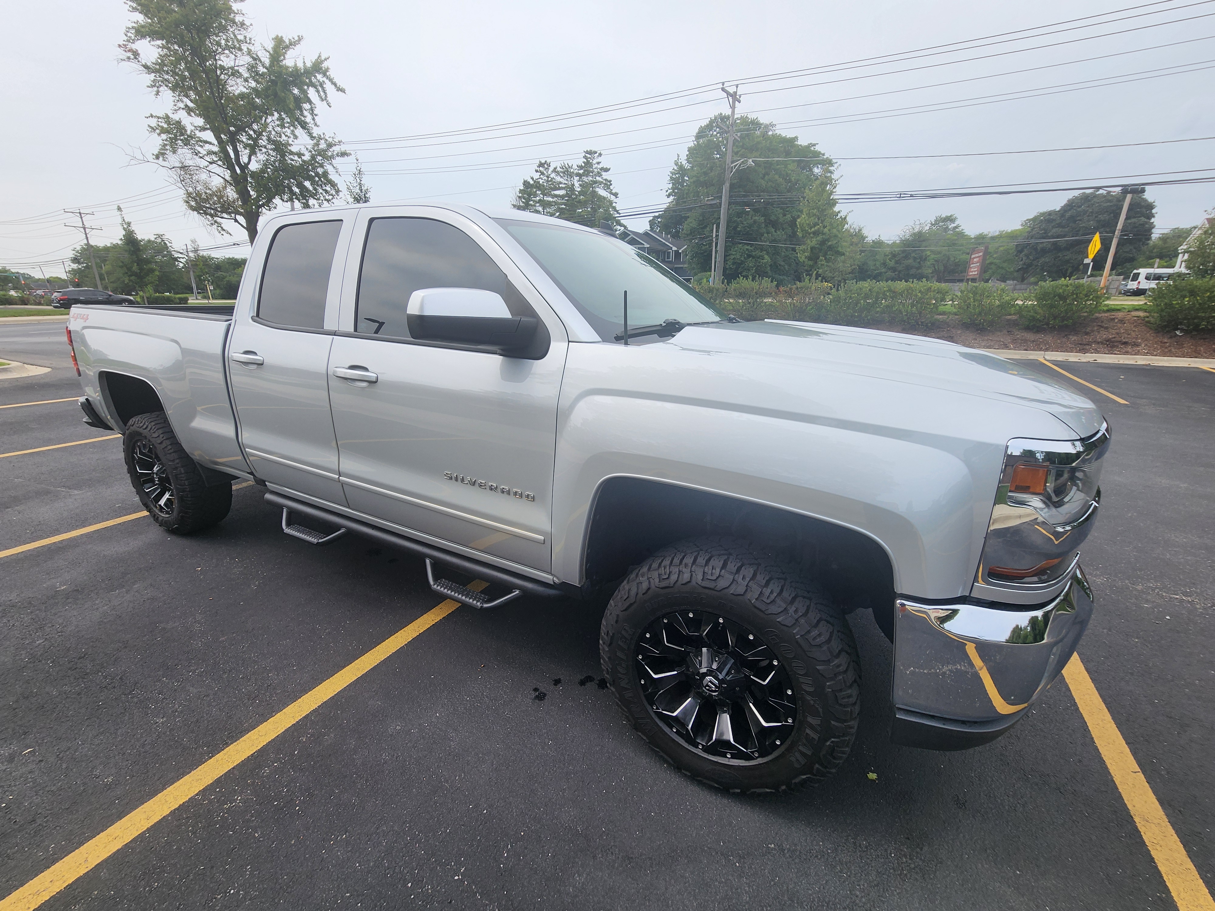 Used 2018 Chevrolet Silverado 1500 LT w/ All Star Edition AWD/4WD image 4