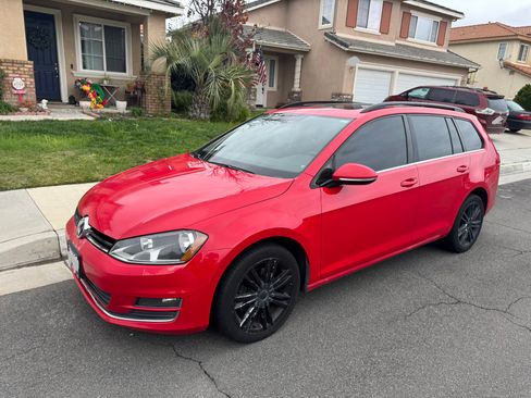 Used 2015 Volkswagen Golf TDI SE image 1