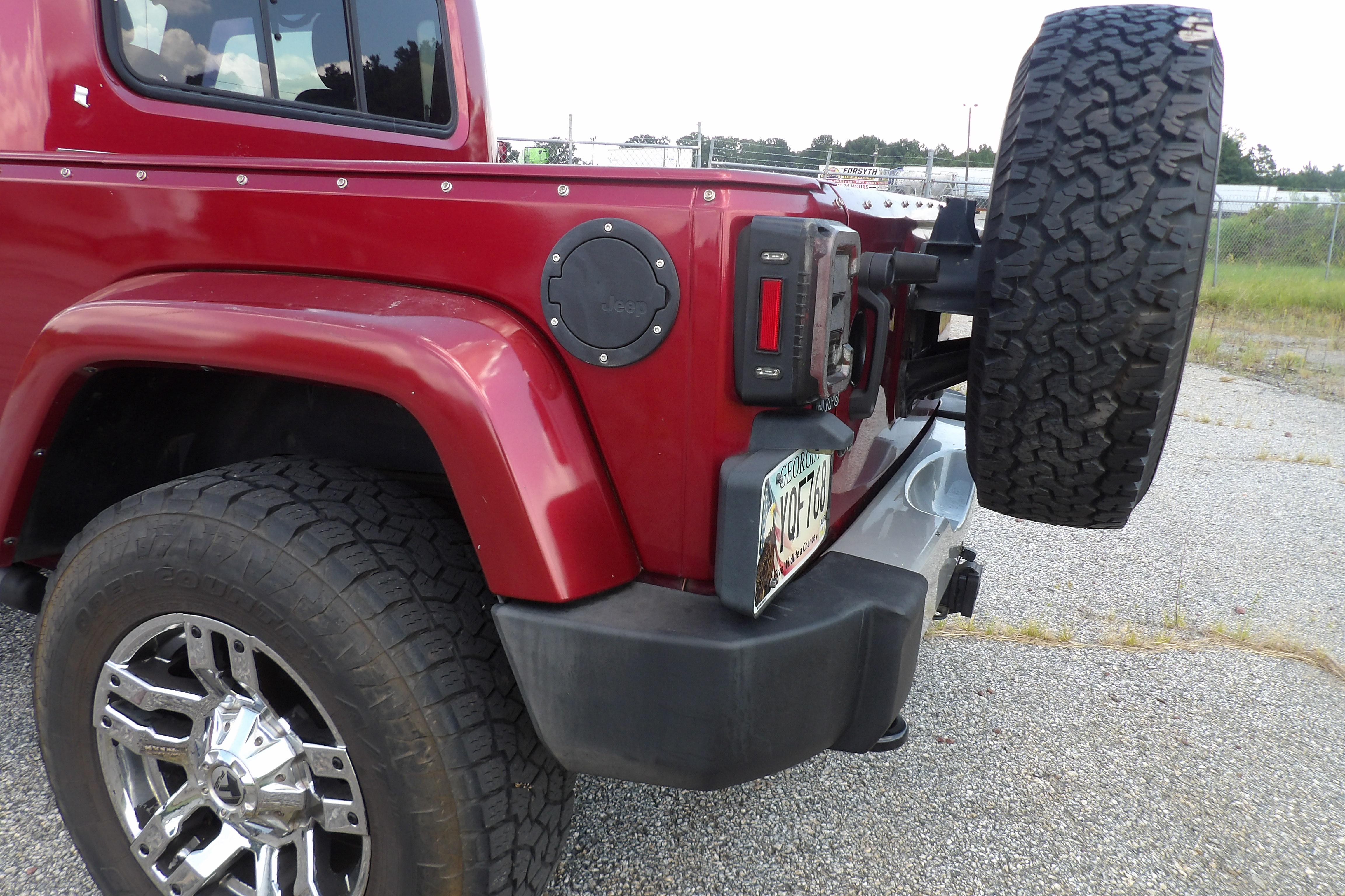 Used 2012 Jeep Wrangler Unlimited Sahara AWD/4WD image 9
