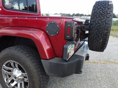 Used 2012 Jeep Wrangler Unlimited Sahara AWD/4WD image 9