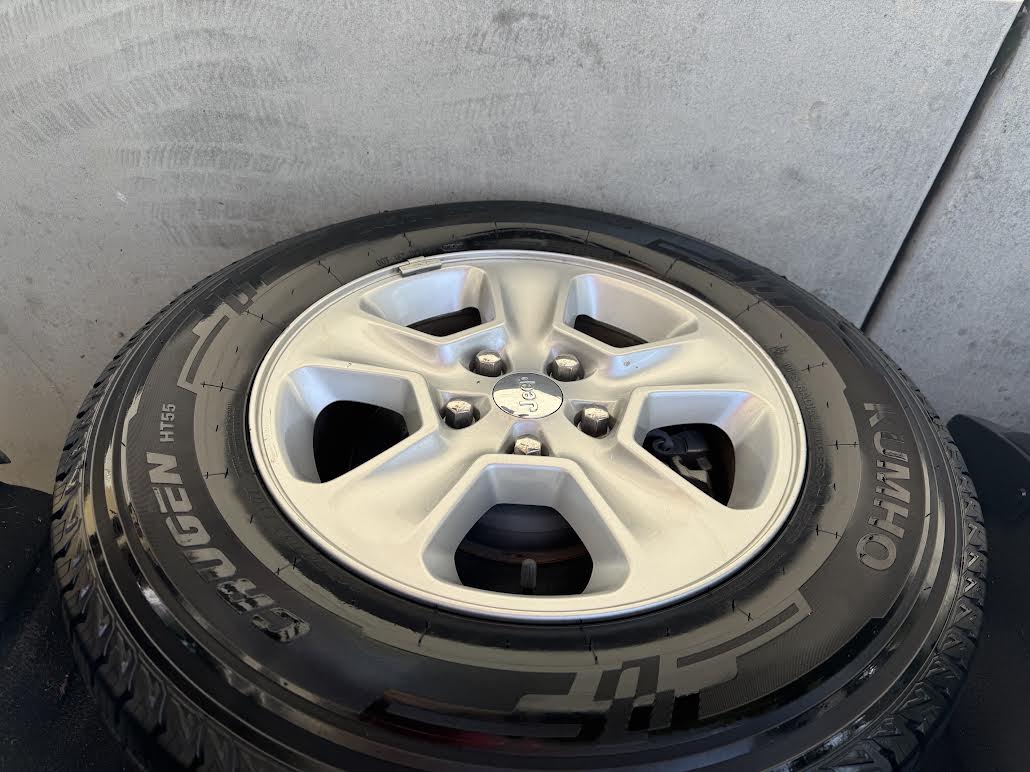Used 2014 Jeep Grand Cherokee Laredo AWD/4WD image 22