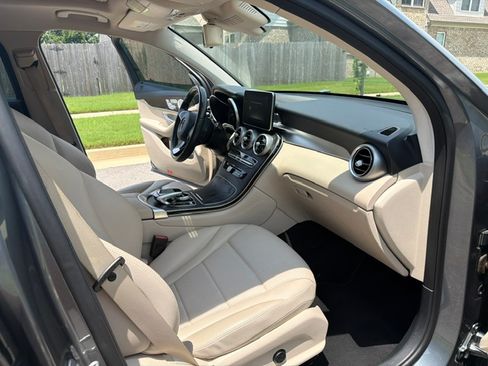 Used 2017 Mercedes-Benz GLC 300 4MATIC Coupe image 13