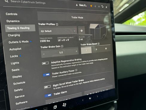 Used 2025 Tesla Cybertruck AWD Crew Cab image 26