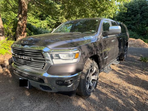 Used 2024 RAM 1500 Laramie AWD/4WD image 1