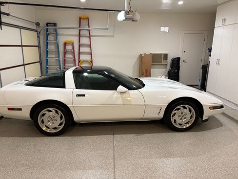 Used 1995 Chevrolet Corvette Coupe RWD image 16
