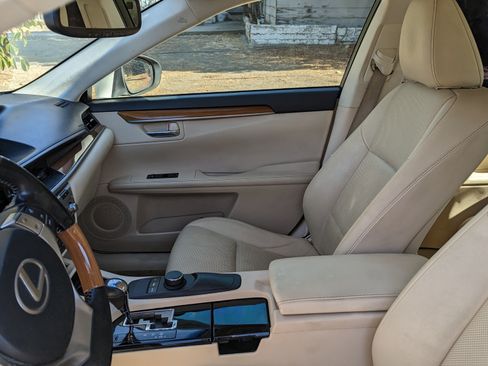 Used 2015 Lexus ES 300h 300h Sedan 4D image 15