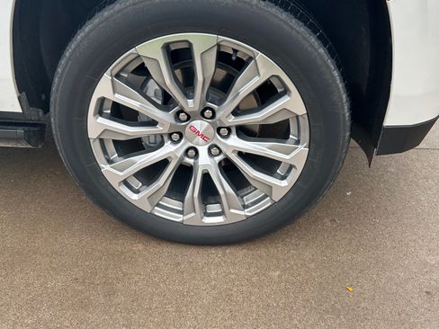 Used 2024 GMC Yukon XL Denali w/ Max Trailering Package image 5