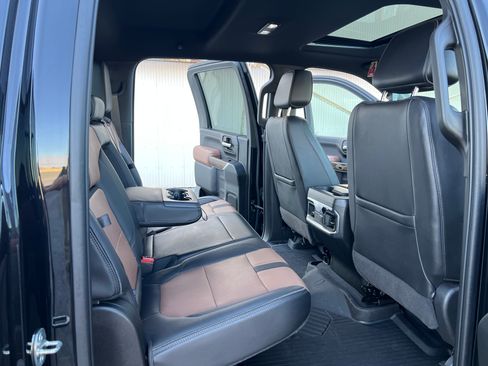 Used 2022 Chevrolet Silverado 2500 High Country w/ Technology Package AWD/4WD image 10