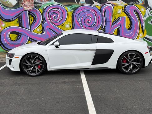 Used 2021 Audi R8 V10 w/ Premium Package image 1