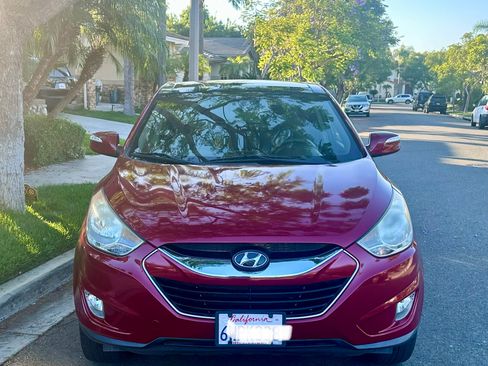 Used 2012 Hyundai Tucson Limited w/ Premium Pkg FWD image 4