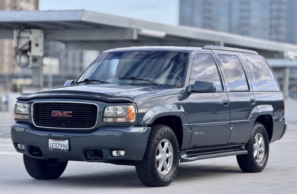 Used 1999 GMC Yukon Denali AWD/4WD image 1