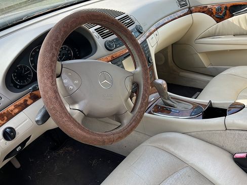 Used 2004 Mercedes-Benz E 500 Sedan image 8