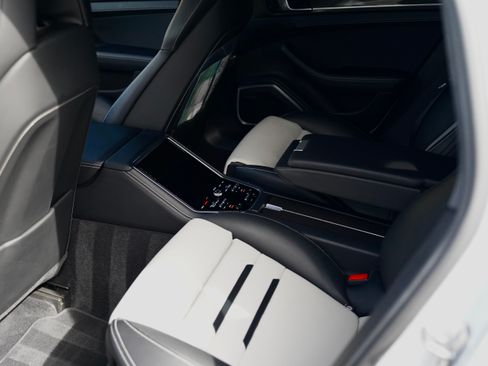 Used 2018 Porsche Panamera Turbo S image 12