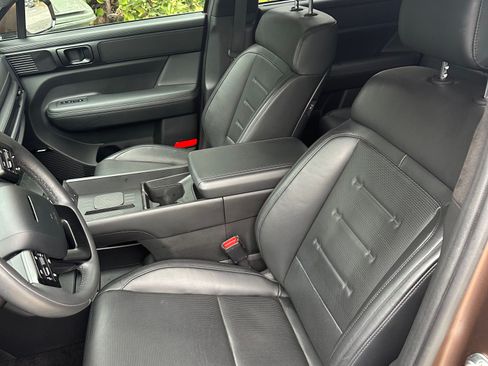 Used 2025 Hyundai Santa Fe Calligraphy image 8