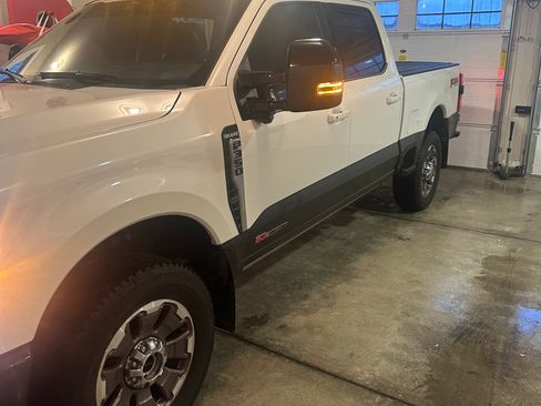 Used 2025 Ford F350 King Ranch w/ FX4 Off-Road Package image 2