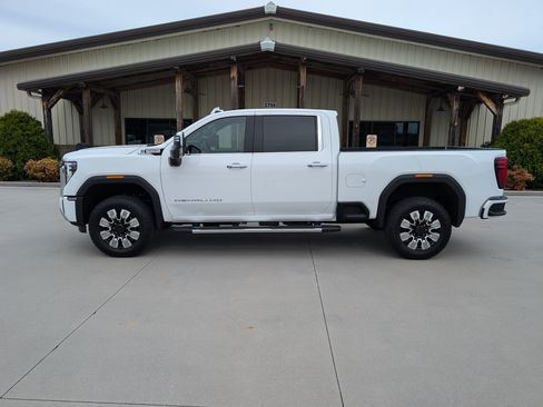 Used 2025 GMC Sierra 2500 Denali image 5