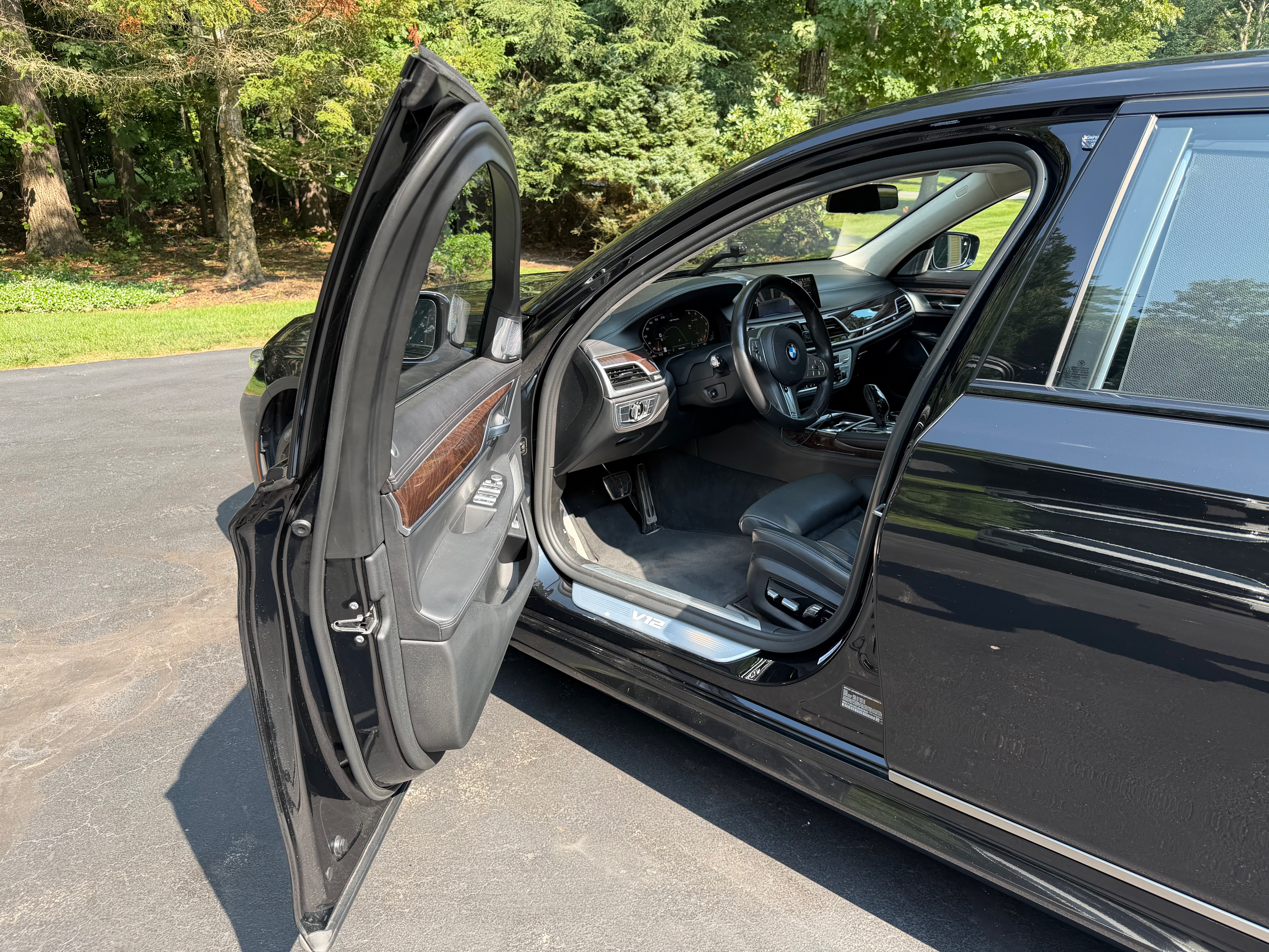 Used 2020 BMW M760i xDrive w/ Luxury Rear Seating Package AWD/4WD image 11