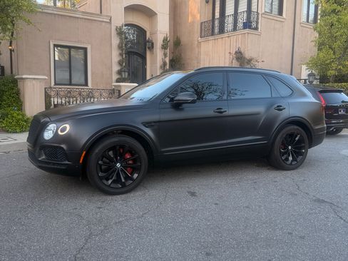 Used 2019 Bentley Bentayga image 4