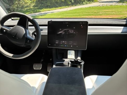 Used 2023 Tesla Model Y Performance AWD/4WD image 8
