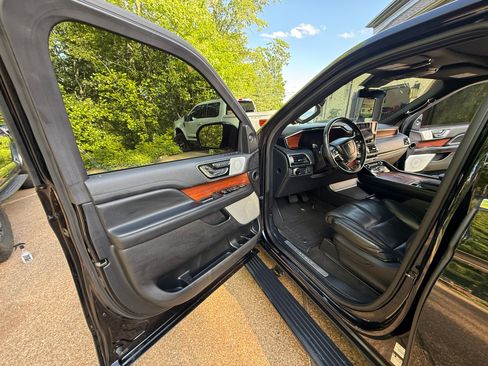 Used 2019 Lincoln Navigator L Reserve w/ Cargo Package AWD/4WD image 5