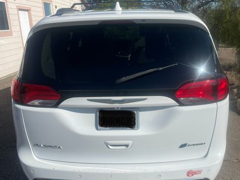 Used 2018 Chrysler Pacifica Touring-L FWD image 5