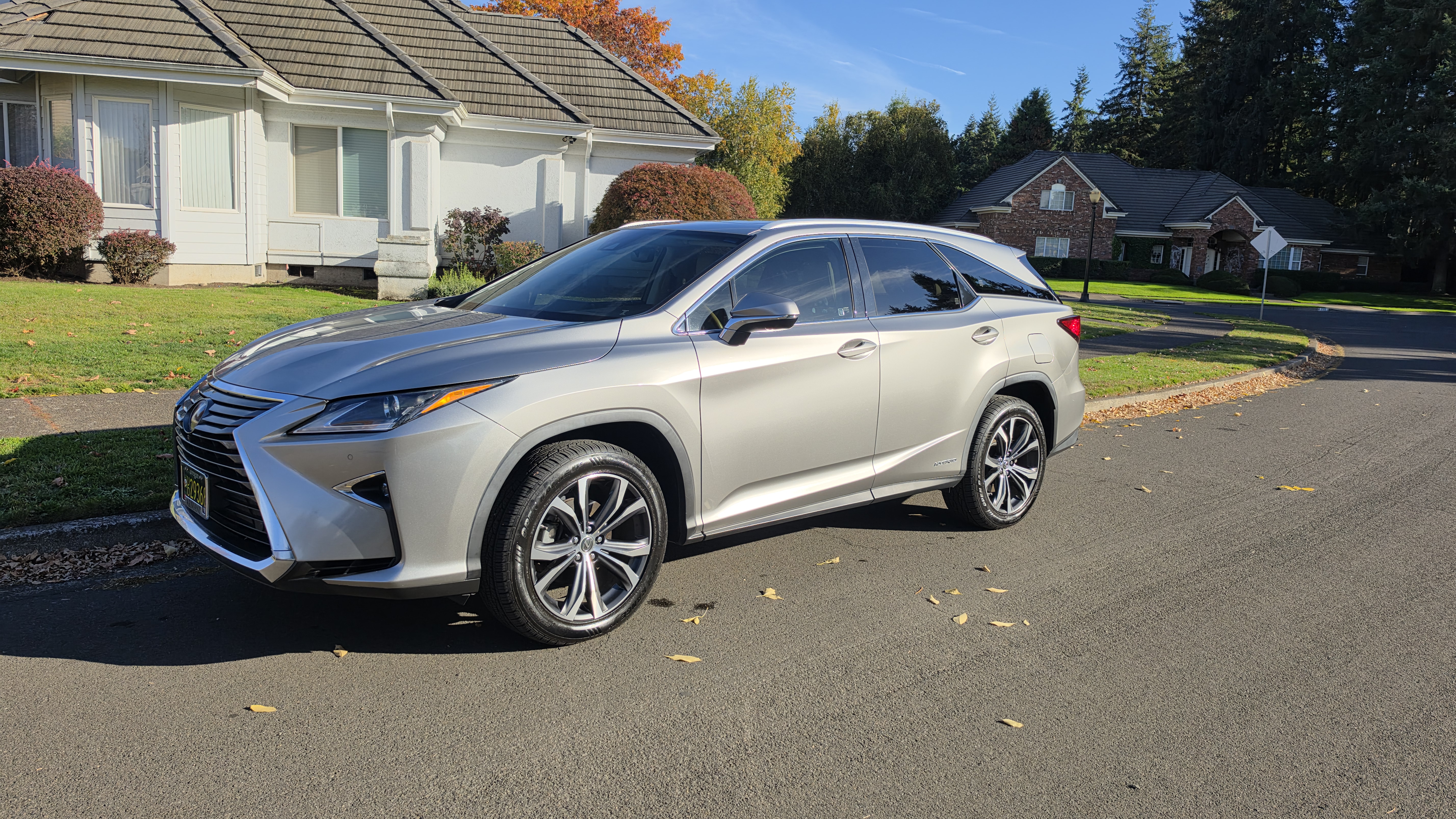 Used 2019 Lexus RX 450hL Premium w/ Premium Package AWD/4WD image 2
