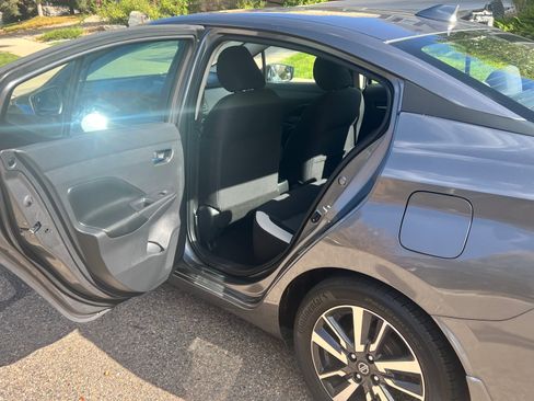 Used 2020 Nissan Versa SV image 6