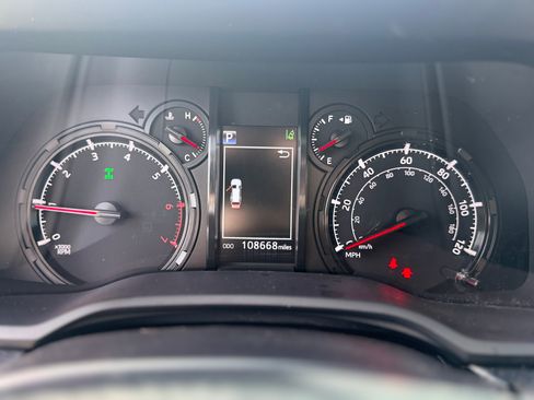 Used 2022 Toyota 4Runner SR5 image 10