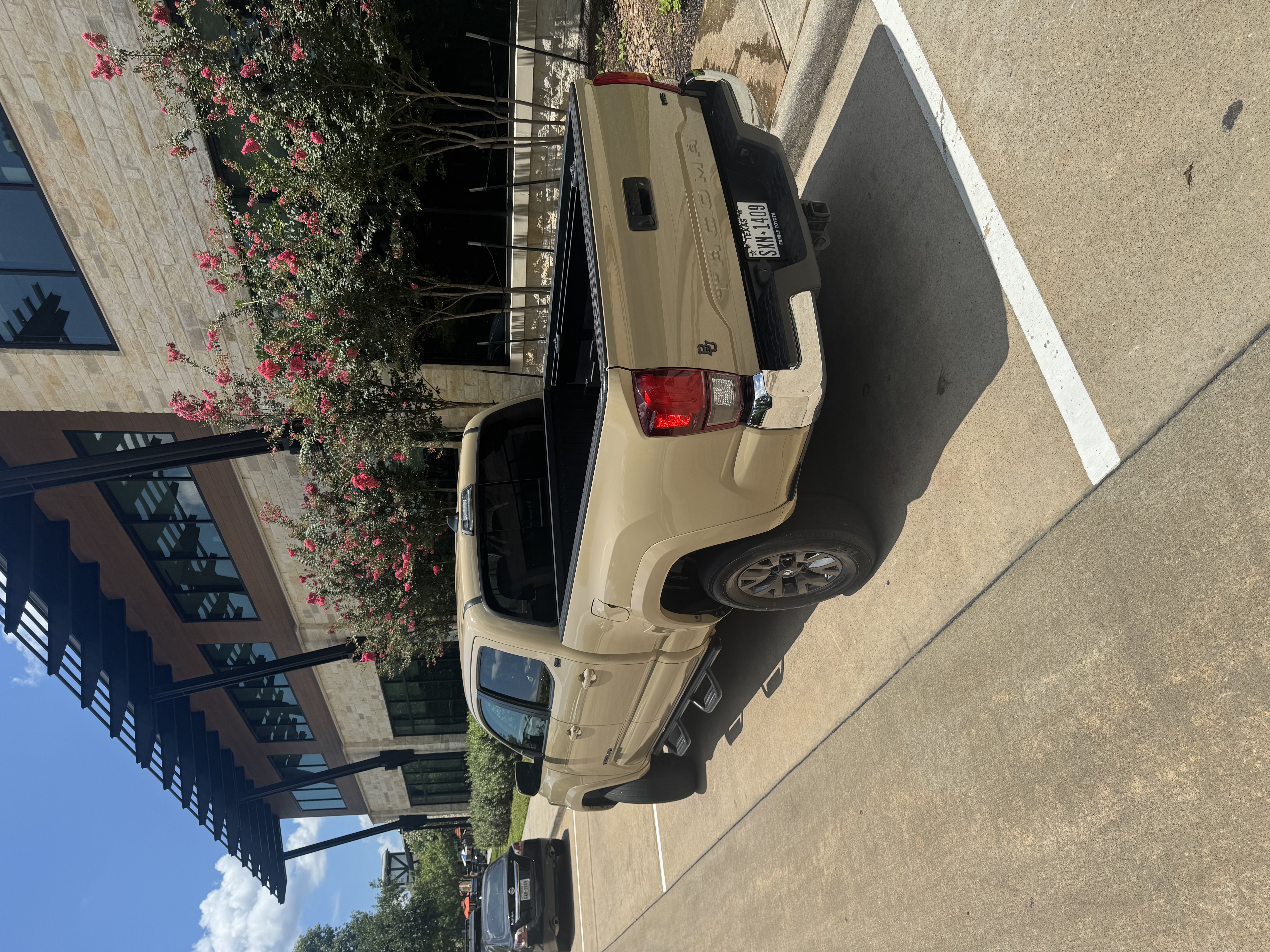 Used 2020 Toyota Tacoma SR5 RWD image 6