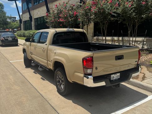 Used 2020 Toyota Tacoma SR5 RWD image 6