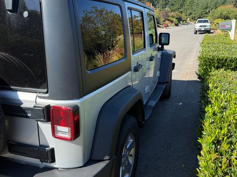 Used 2011 Jeep Wrangler Unlimited Sport w/ Dual Top Group image 16