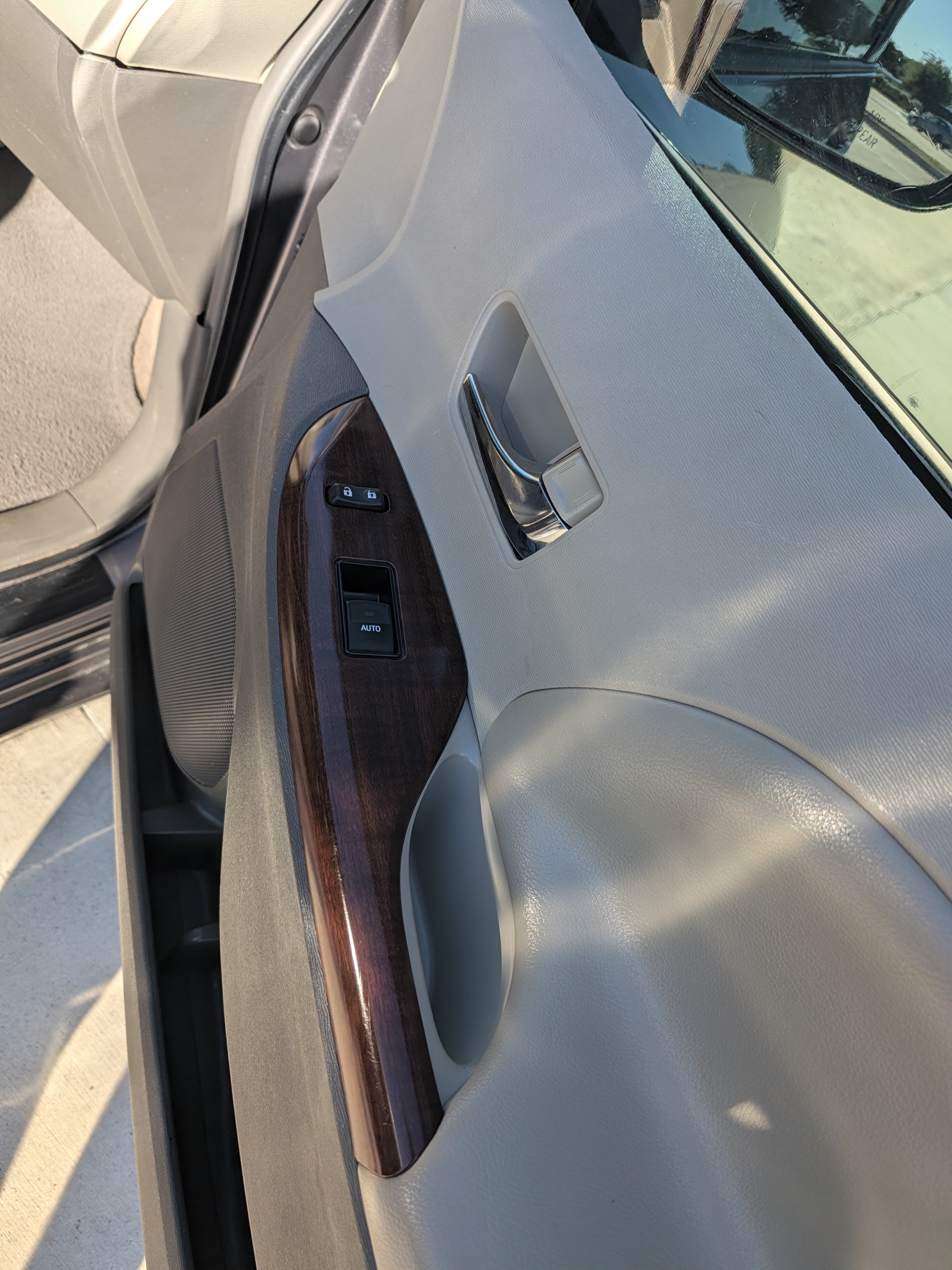 Used 2013 Toyota Sienna XLE w/ Entertainment Pkg FWD image 12