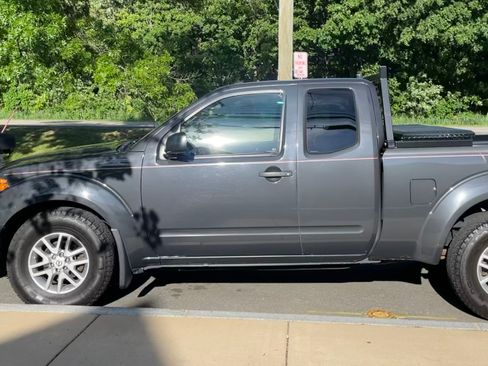 Used 2015 Nissan Frontier SV w/ SV Value Truck Package image 4