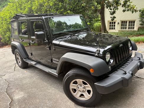 Used 2017 Jeep Wrangler Unlimited Sport w/ Connectivity Group AWD/4WD image 13