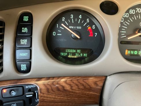 Used 2001 Buick Le Sabre Custom w/ Luxury Pkg image 6